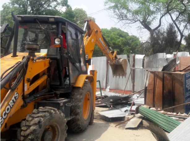 सरकारी वन अतिक्रमण गरी बनाइएका ५५ घर हटाइए